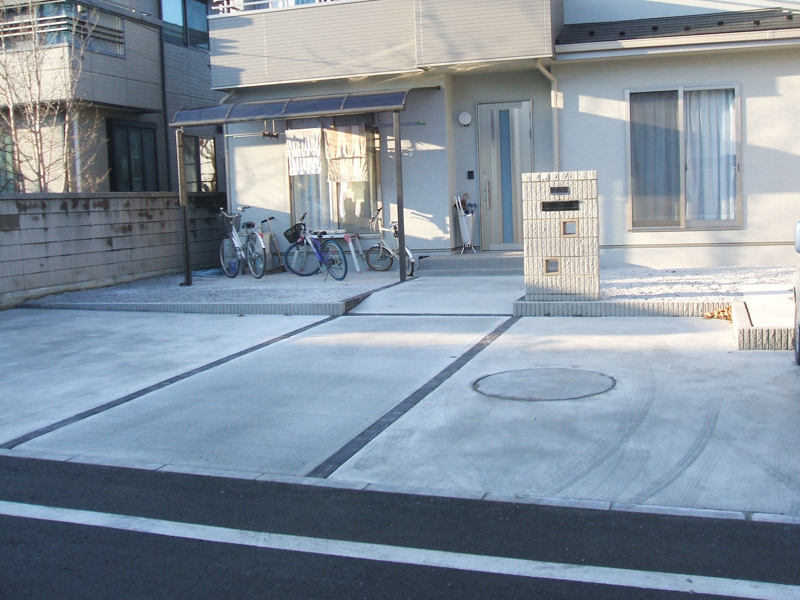 みどり市笠懸町H様邸　庭　駐車場　門柱