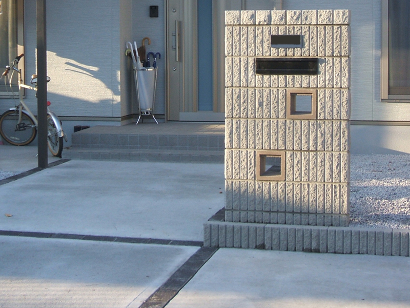 みどり市笠懸町H様邸　庭　駐車場　門柱