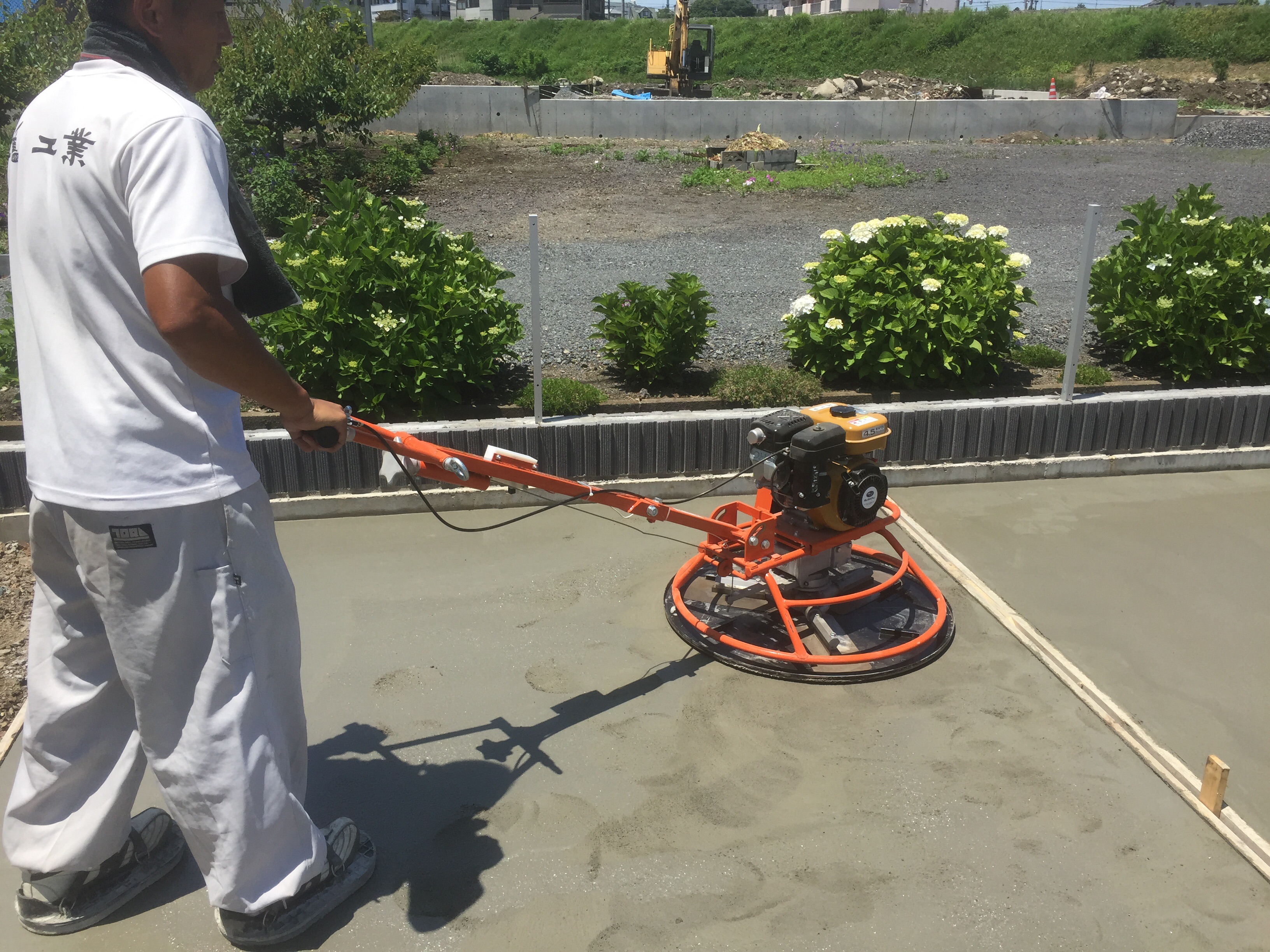 桐生市広沢町
境界ブロック フェンス 駐車場工事