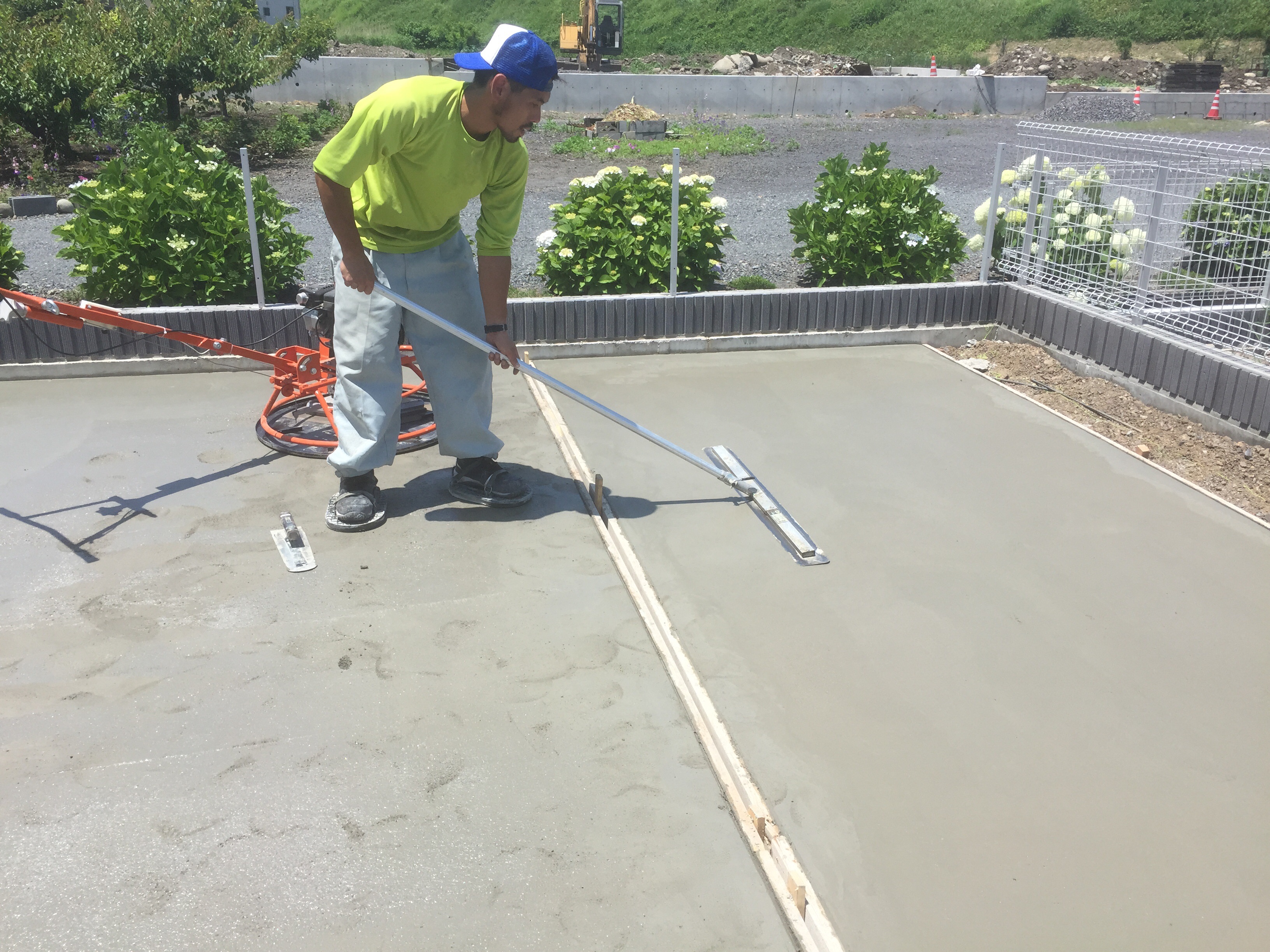 桐生市広沢町
境界ブロック フェンス 駐車場工事